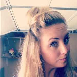 Meet your Posher, Elizabeth